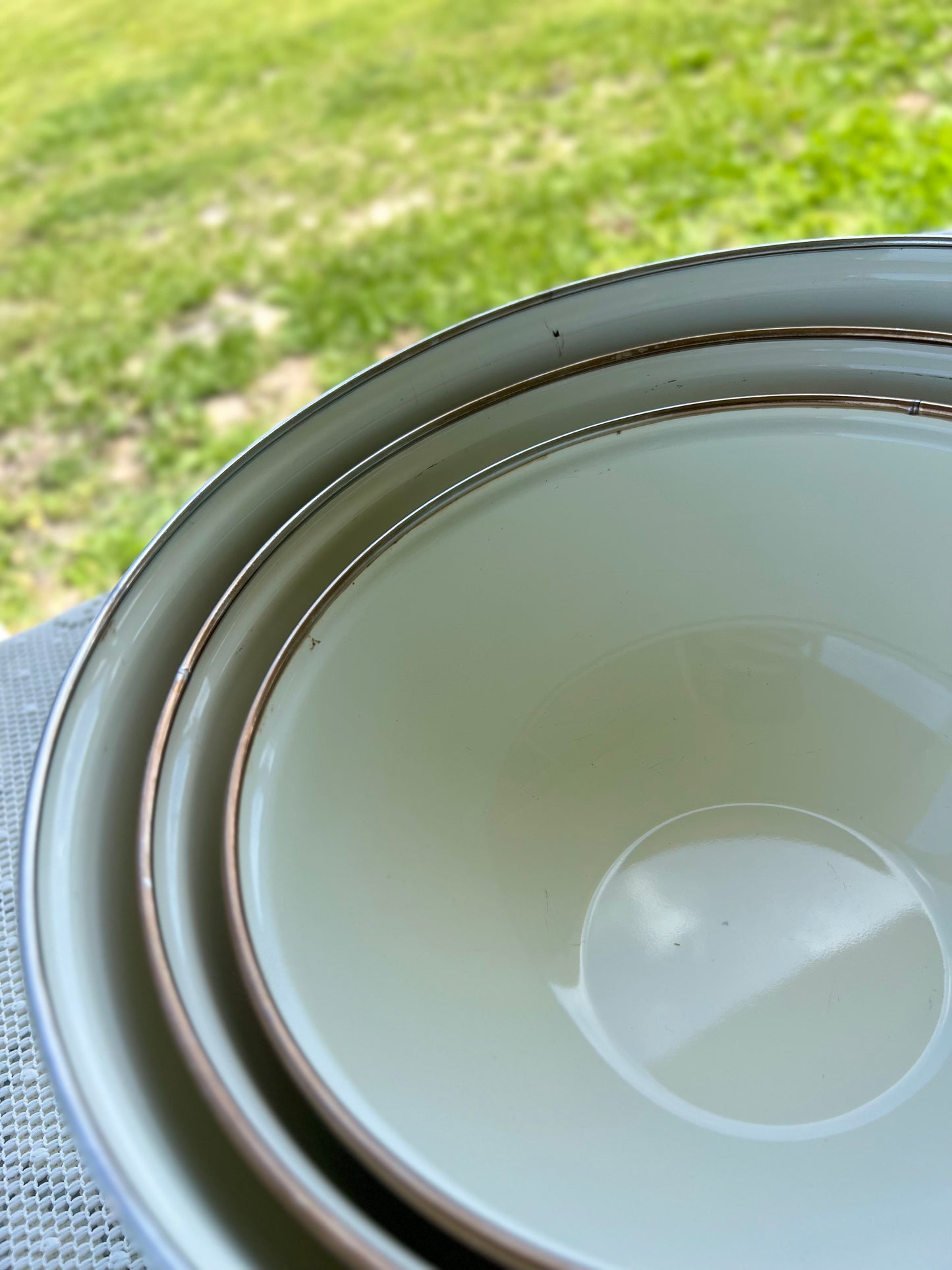 Vintage enamelware nesting bowls