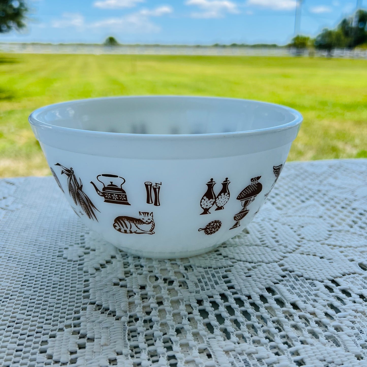 Pyrex Early Americana Mixing Bowl