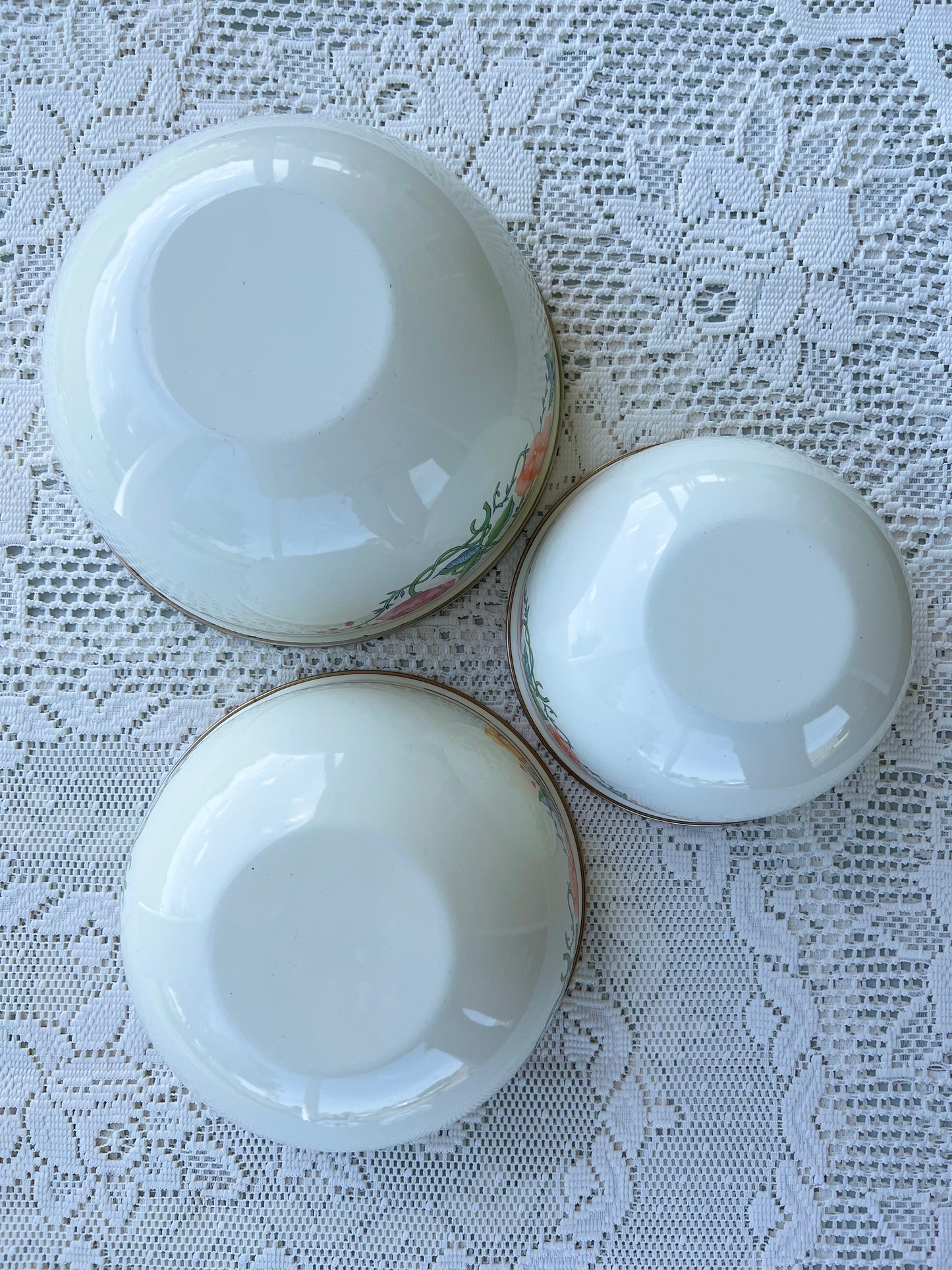 Vintage enamelware nesting bowls