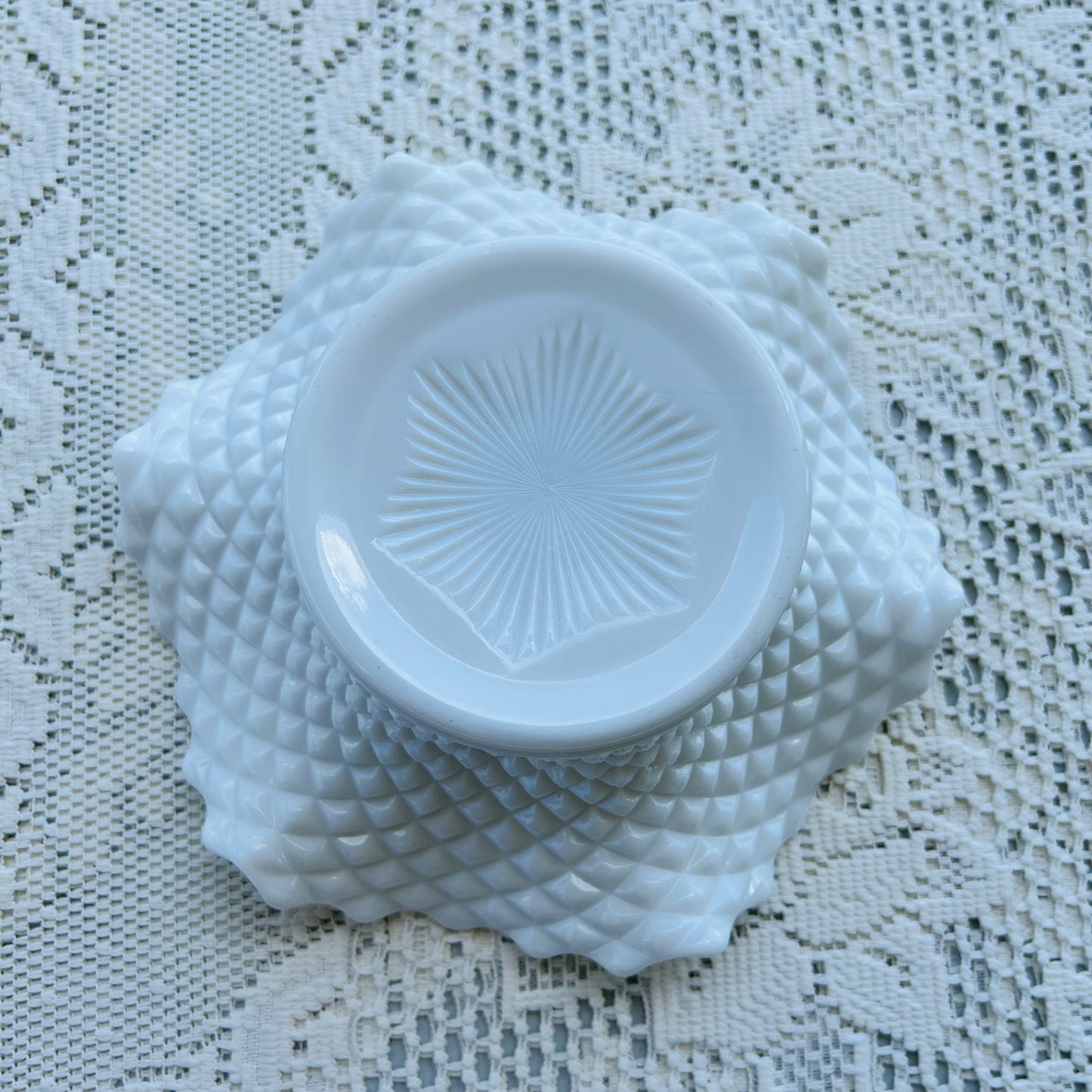 Hobstar White Ruffle Bowl