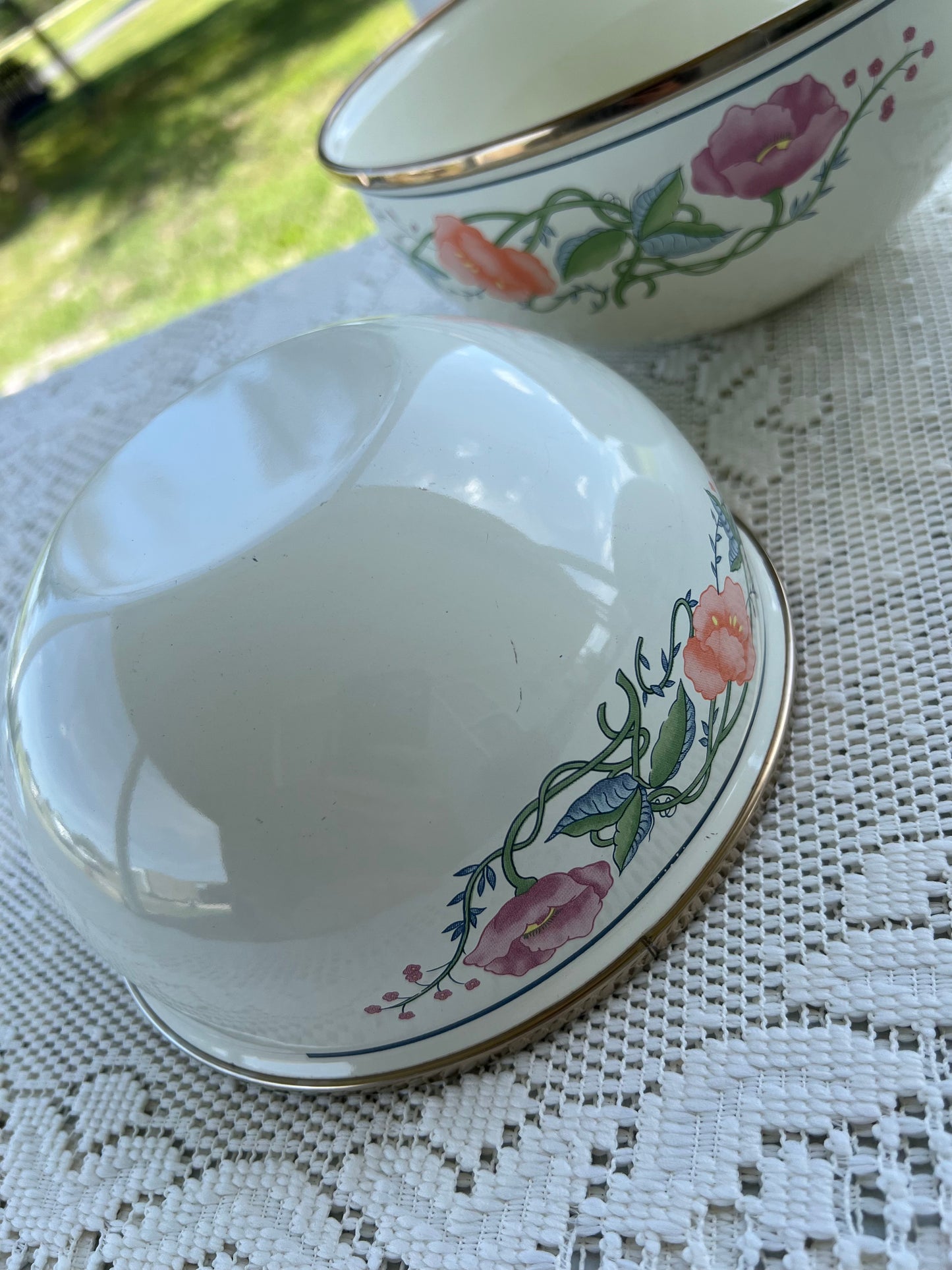 Vintage enamelware nesting bowls